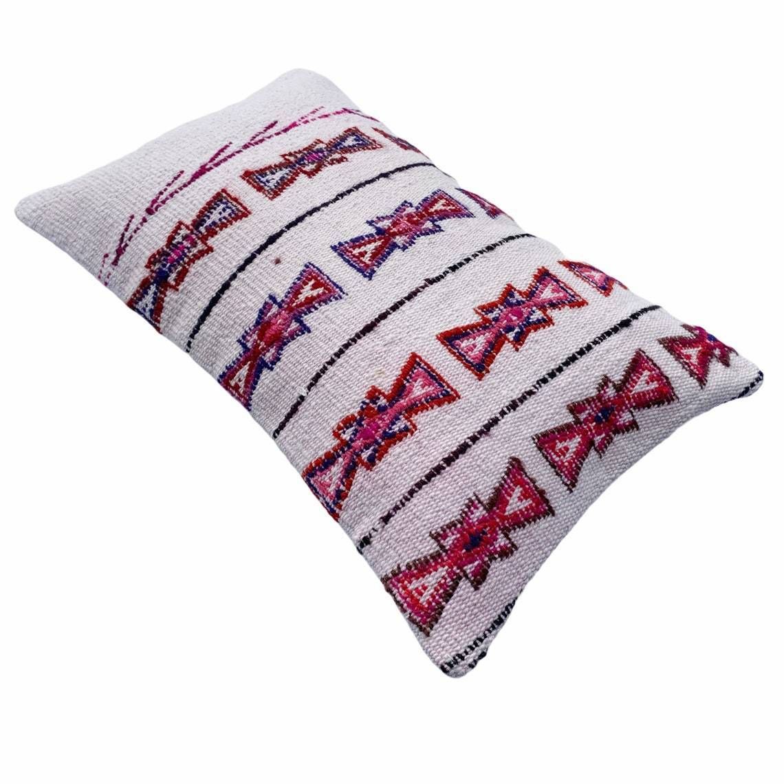 photo furniture Vintage Turkish Kilim Cushion Cover, 30 X 50 Cm