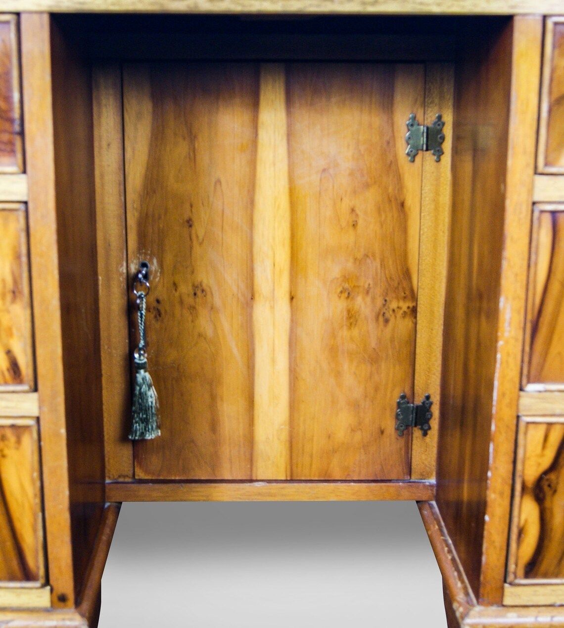 Antique Queen Anne Style Burr Wood Double Pedestal Kneehole Desk With Key photo 990.0