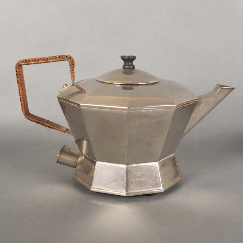 Art Deco Teapot From Degea. 1930   1935