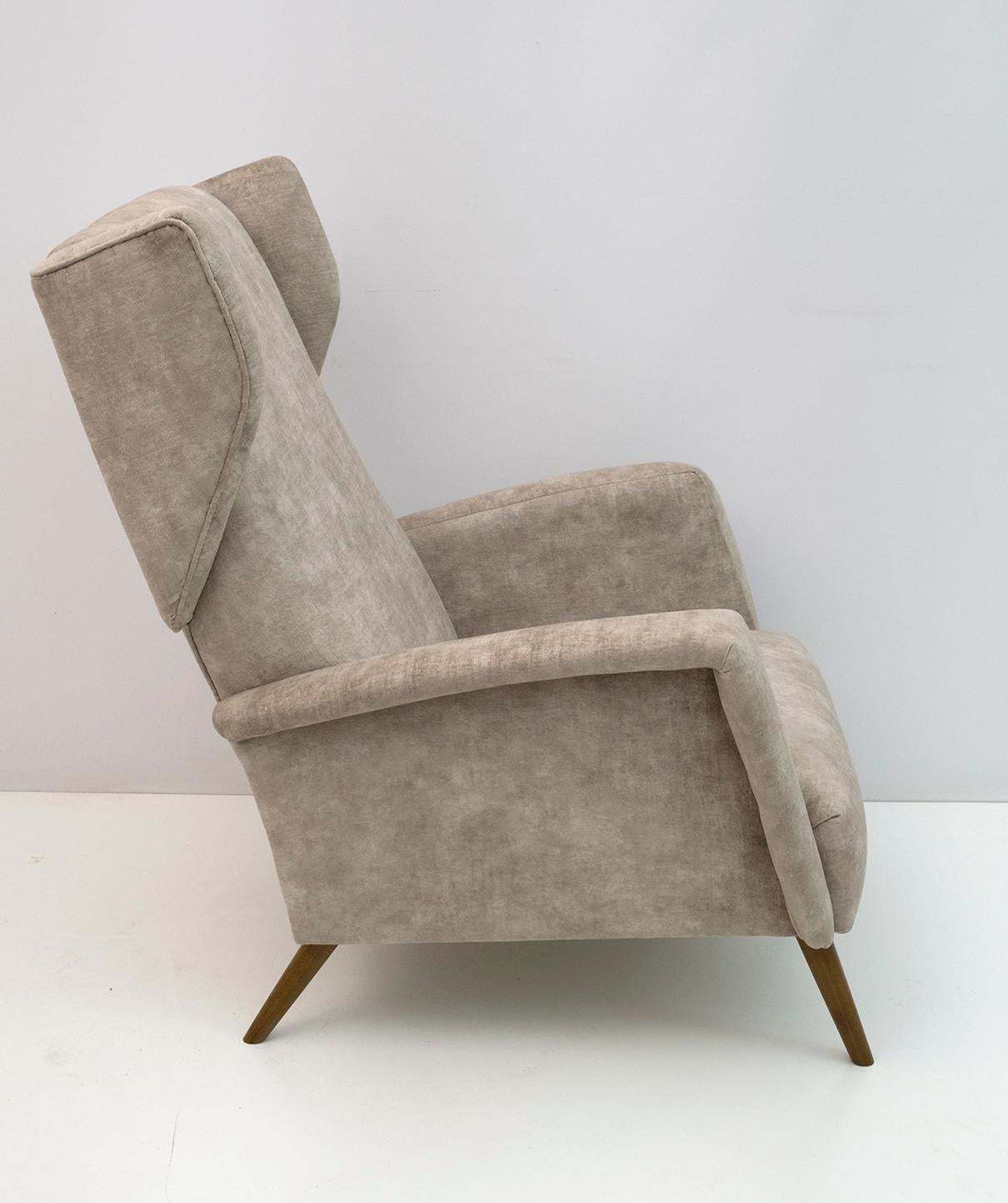 Pair Of Gio Ponti Mid Century Modern Italian Velvet "Alata" Lounge Chairs, 1950s photo vintage