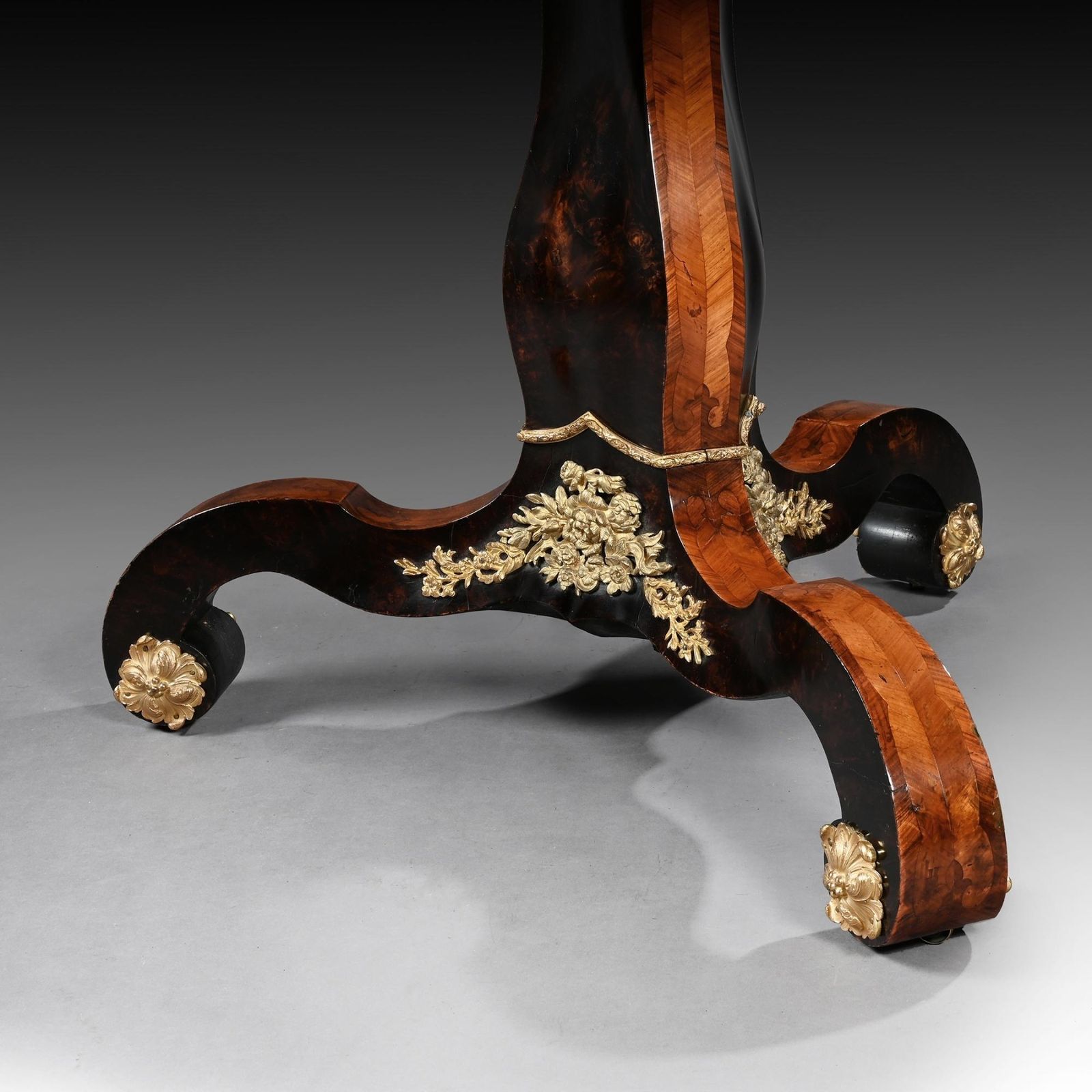 An Exceptional 19th Century Edward Holmes Baldock Marquetry Centre Table photo Furniture