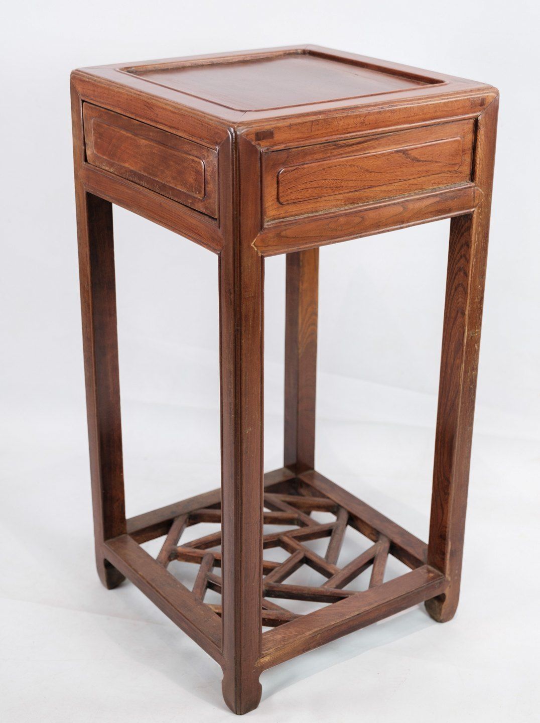 A Set Of Chinese Side Tables With Drawer In Polished Dark Wood From The 1880s. photo vinterior