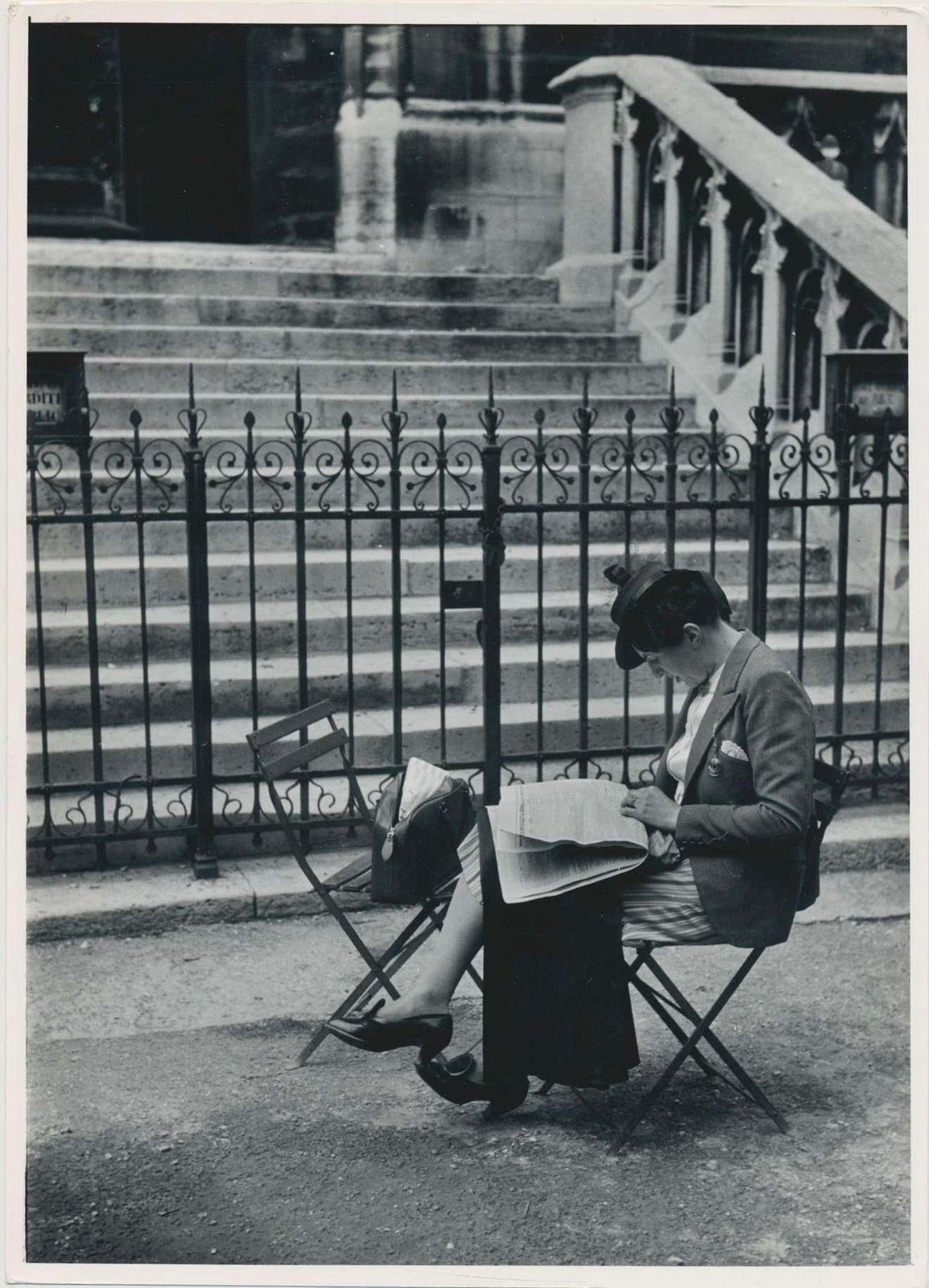 Erich Andres Woman, Street Photography, Paris, 1950s, 18 X 12,9 Cm 1955