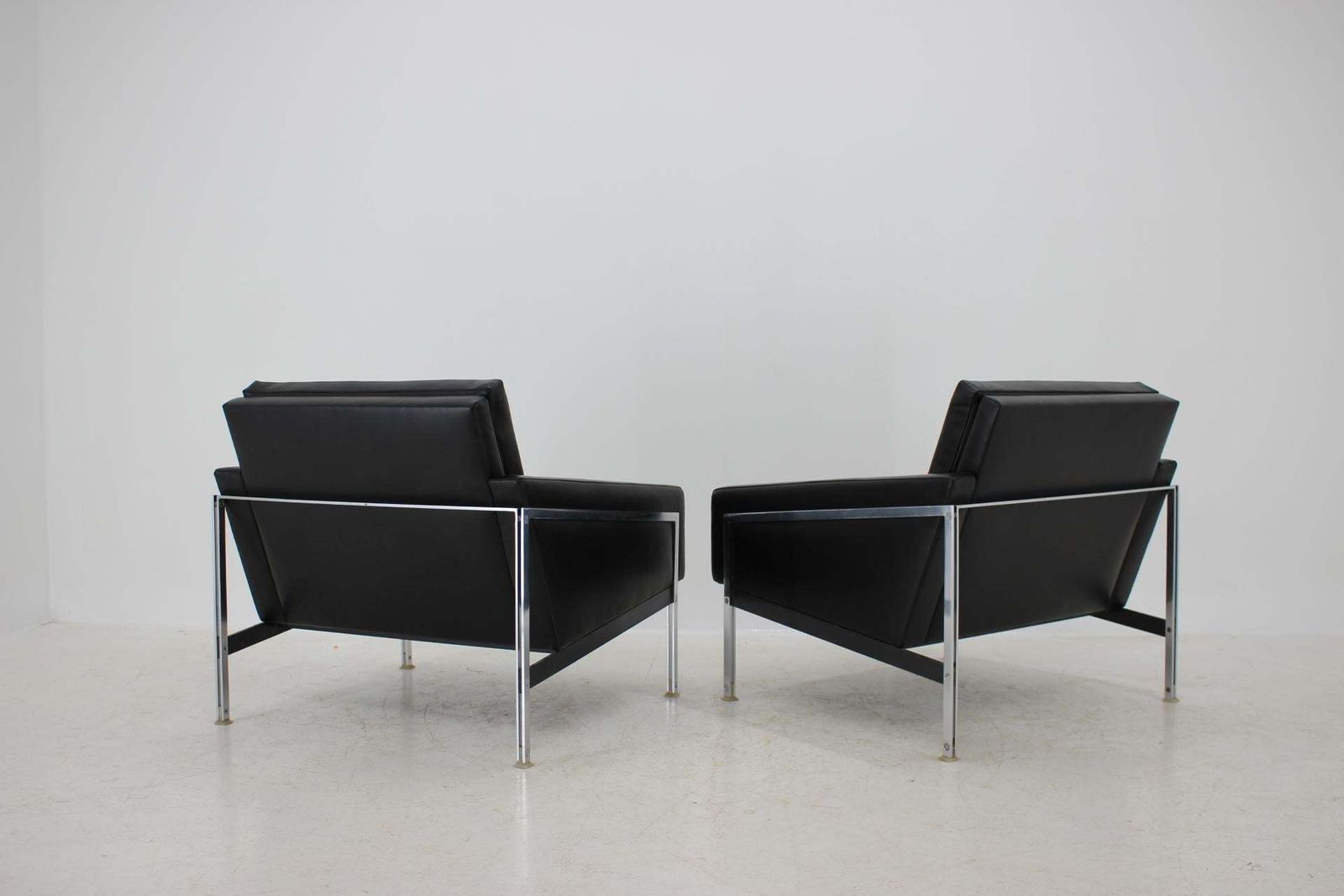 5888.0 1960s Pair Of Steel And Leather Armchairs By Lübke, Germany photo