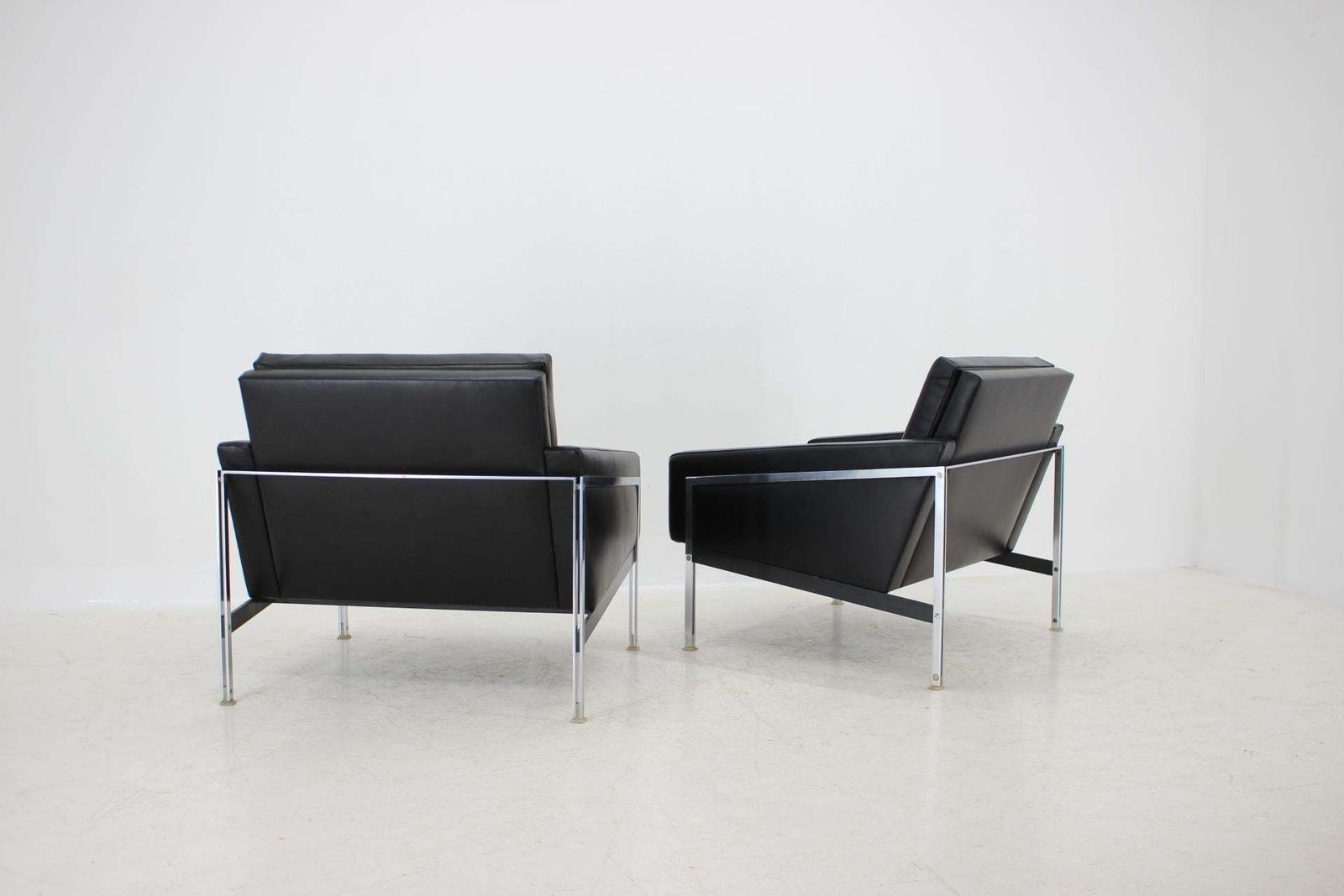 photo vinterior 1960s Pair Of Steel And Leather Armchairs By Lübke, Germany
