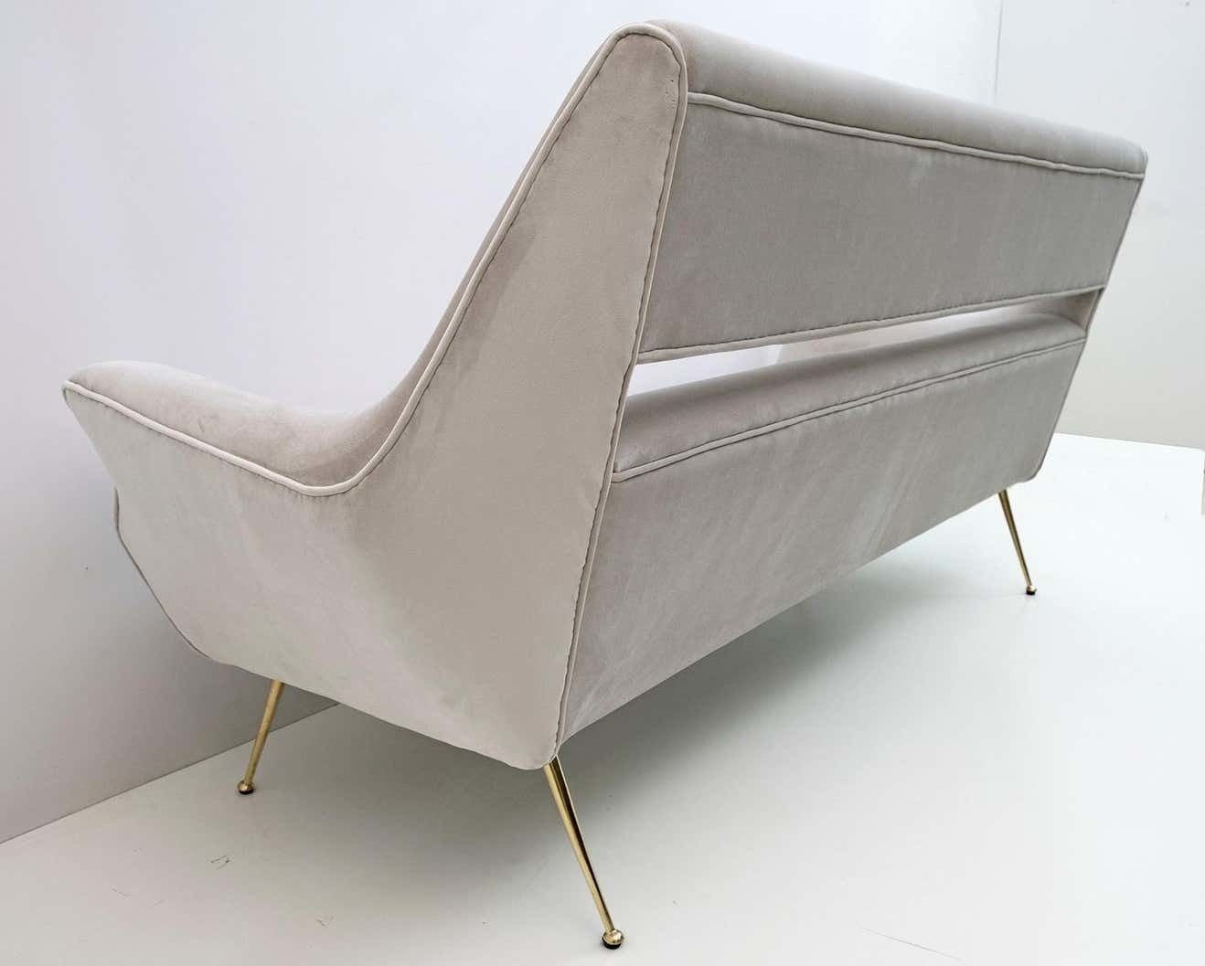 photo vinterior Gigi Radice Mid Century Modern Italian Velvet Sofa For Minotti, 1950s