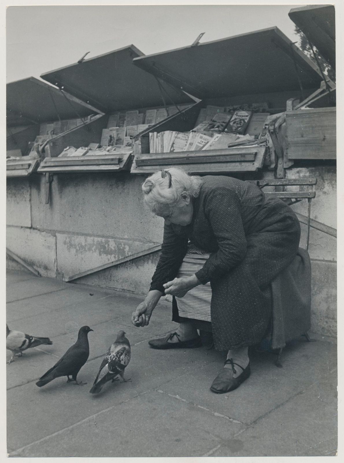 Woman, Street Photography, Paris, 1950s, 23 X 16,8 Cm 1955