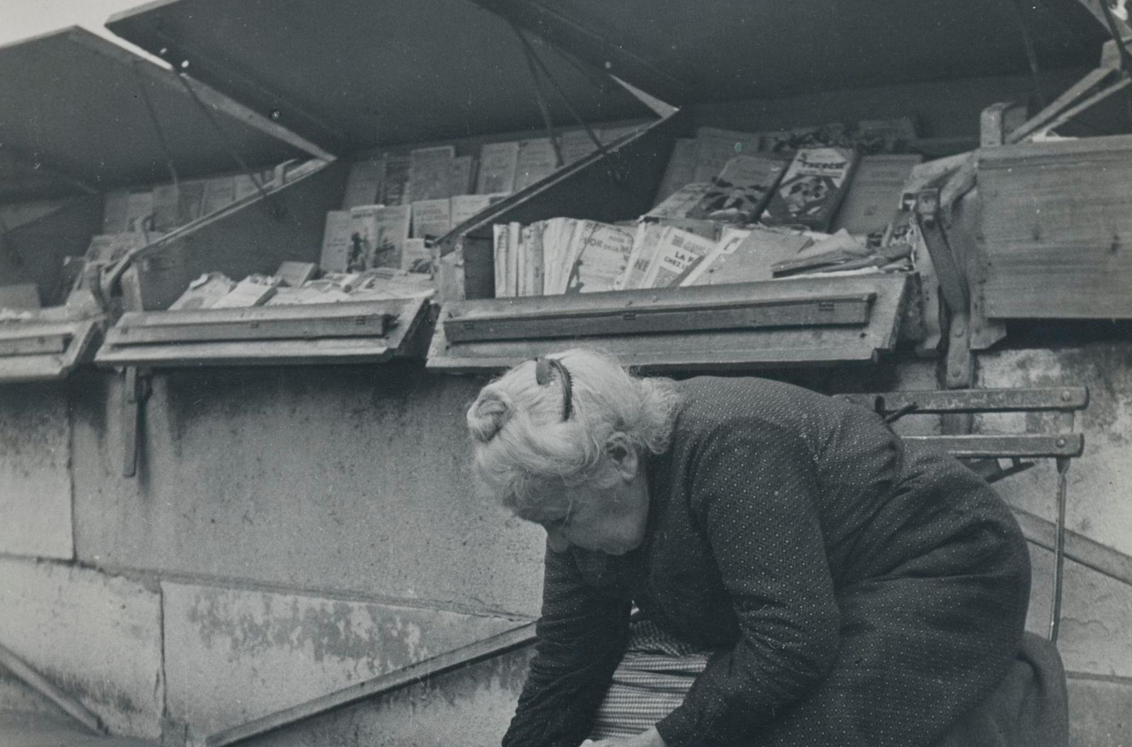 Woman, Street Photography, Paris, 1950s, 23 X 16,8 Cm 1955 photo for sale