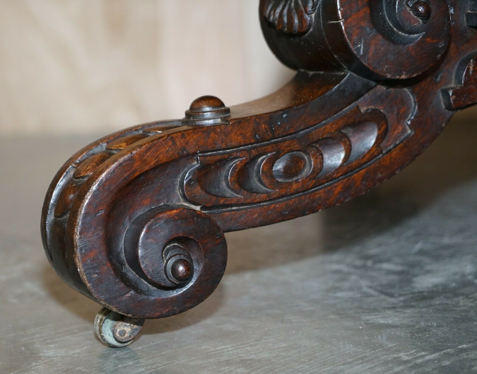 Fine Antique Gothic Revival Hand Carved Lions Head Rent Centre Occasional Table photo vintage