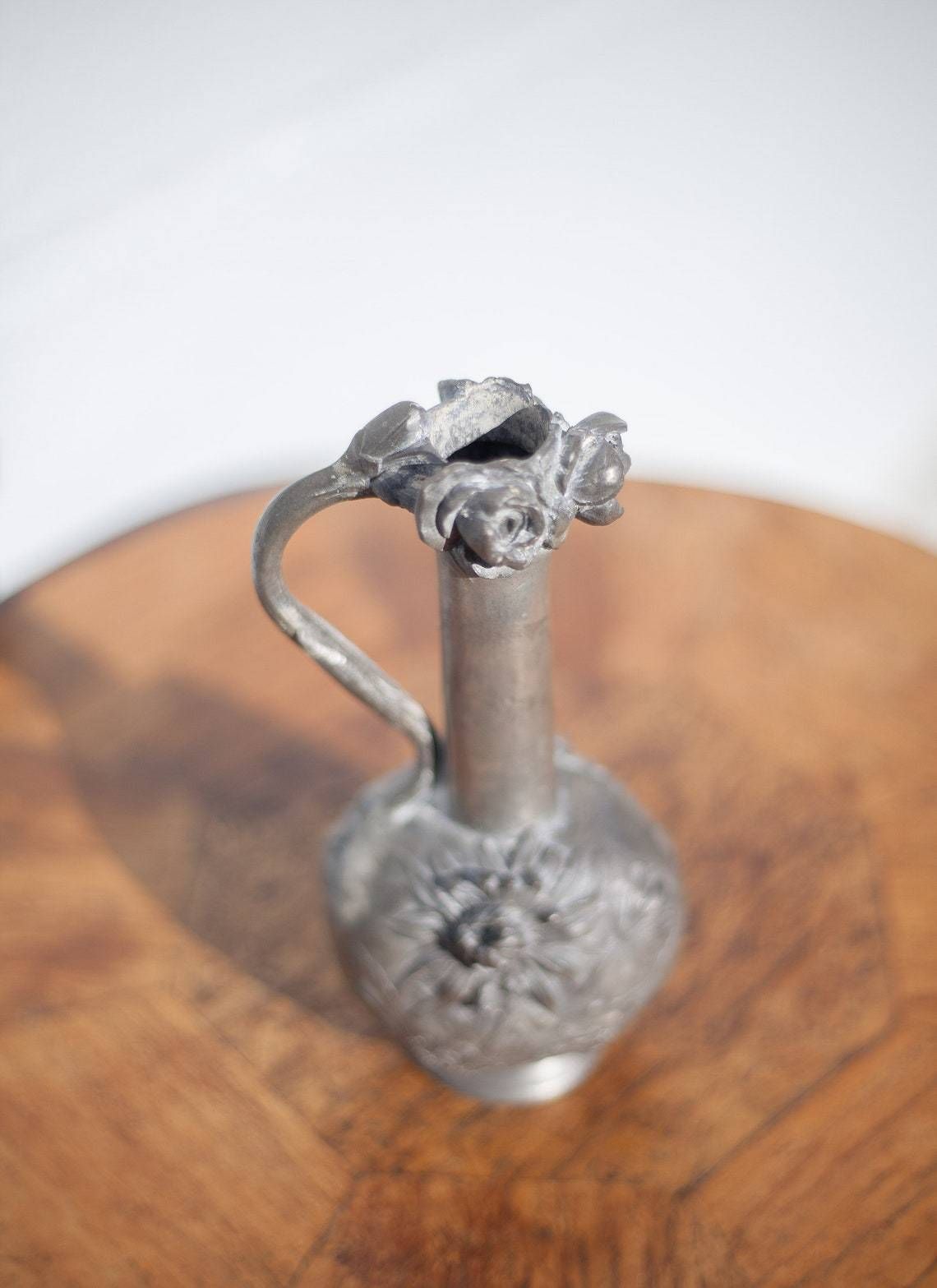 Antique Tin Vase, Pure Tinplate Paris, Soliflore Tin Vase Pattern Flowers In Relief, Tinplate Art, Collection, Art Nouveau, Pewter Vase photo Home Decor