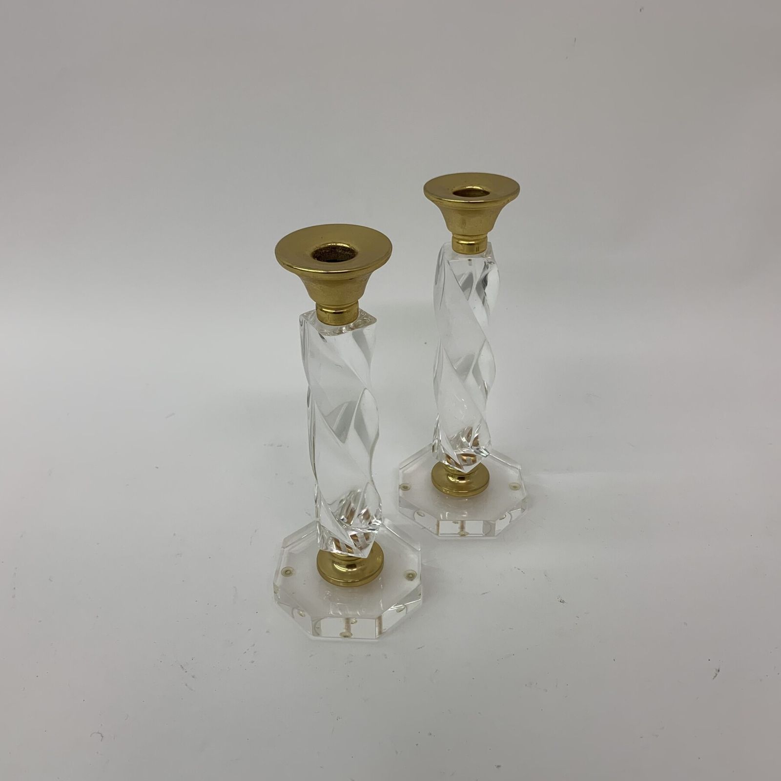 Set Van 2 Gedraaide Kandelaars In Lucite. Ca. Jaren 1970. photo buy