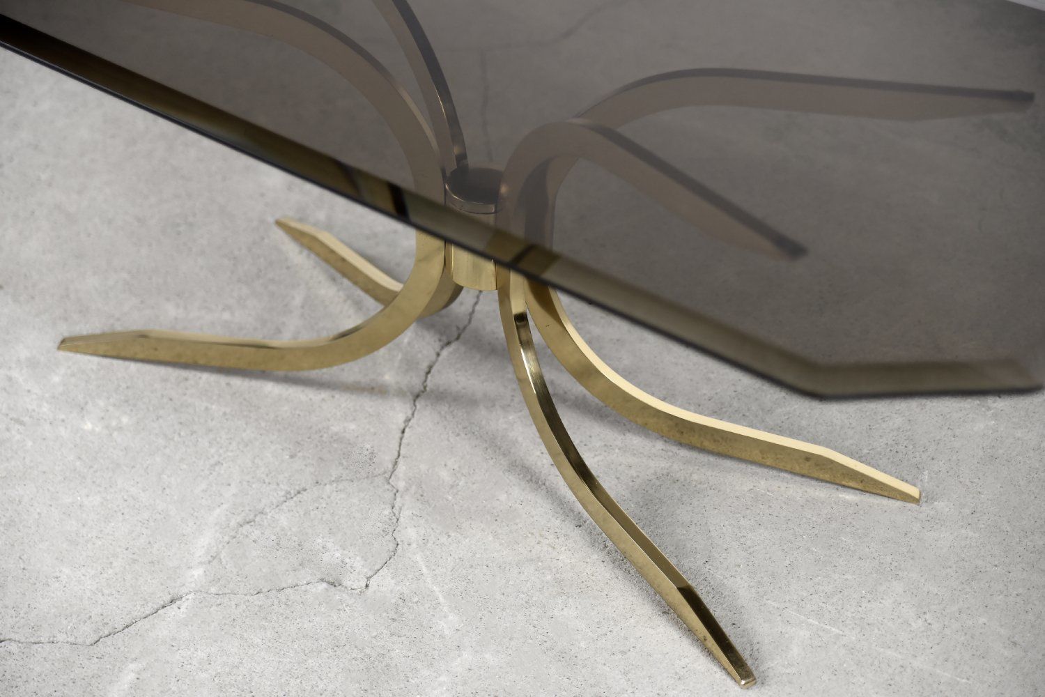 photo furniture Vintage Hollywood Regency Gold Brass Glamour Coffee Table With Glass Top, 1970s