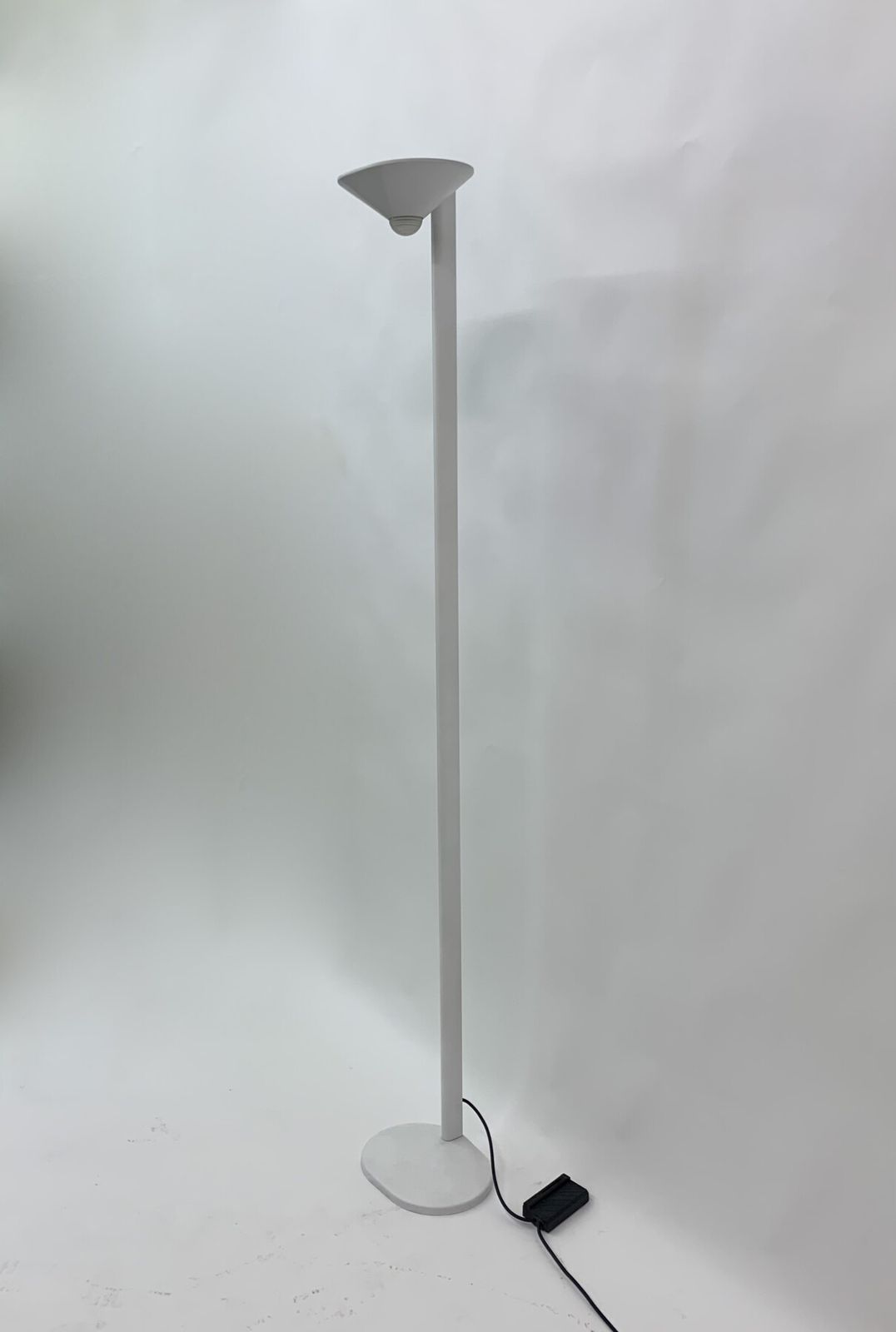 photo furniture Postmodern 'Ciclope' Halogeenstaande Lamp Van Barbieri Marianelli, Italië