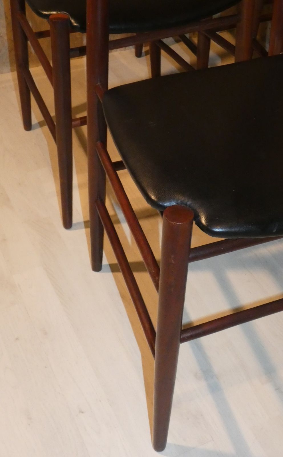 photo furniture Mid Century Italy Rosewood Table With 4 Chairs Set
