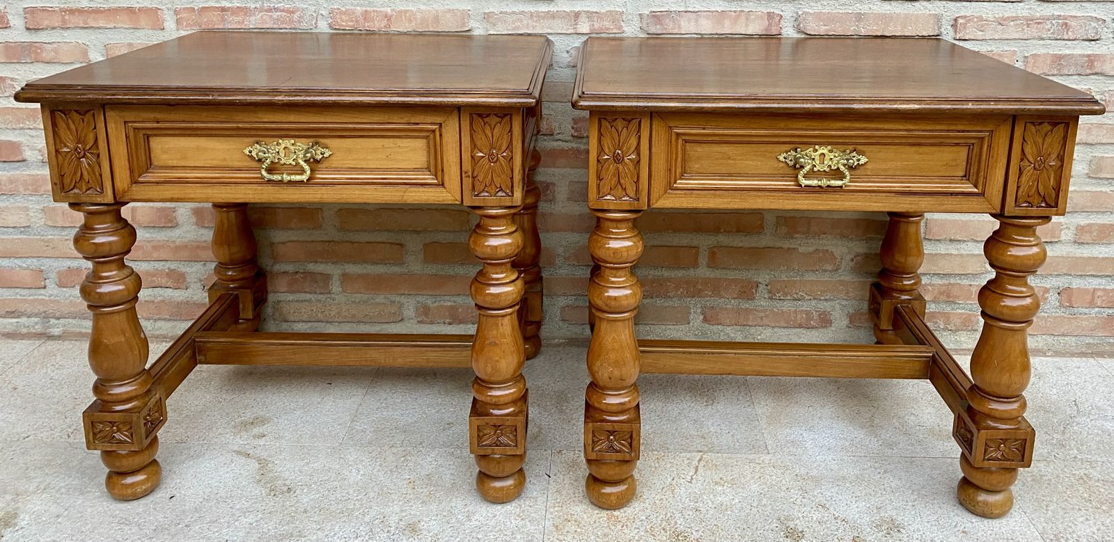 20th Century Pair Of Spanish Nightstands With One Drawer And Bronze Hardware photo vinterior