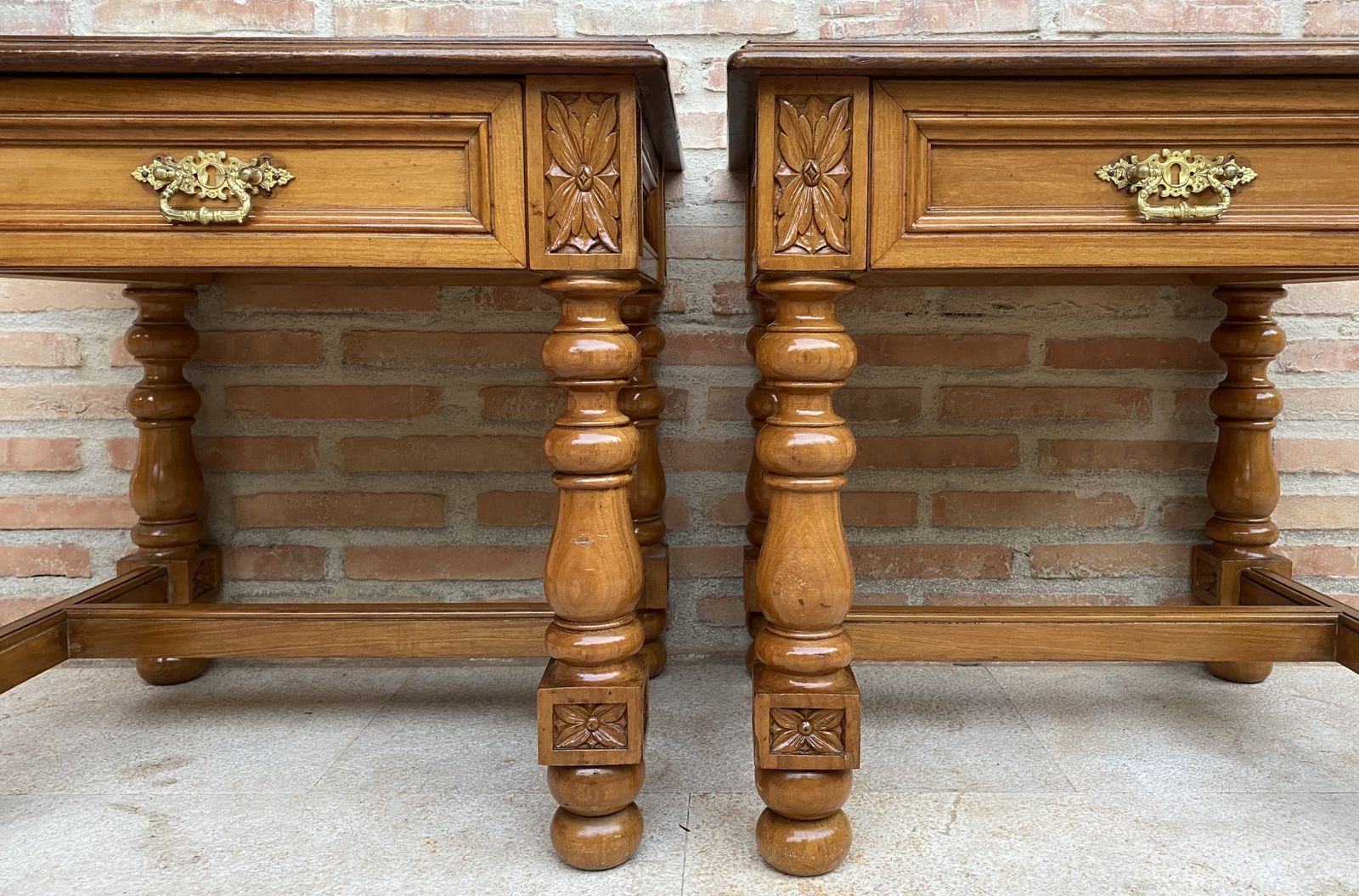 20th Century Pair Of Spanish Nightstands With One Drawer And Bronze Hardware photo buy