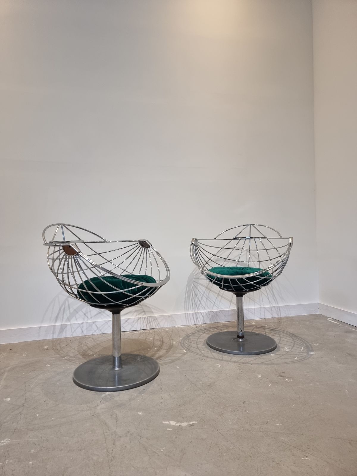 Set Of Two Atomic Ball Chairs By Rudi Verelst photo 1426.0