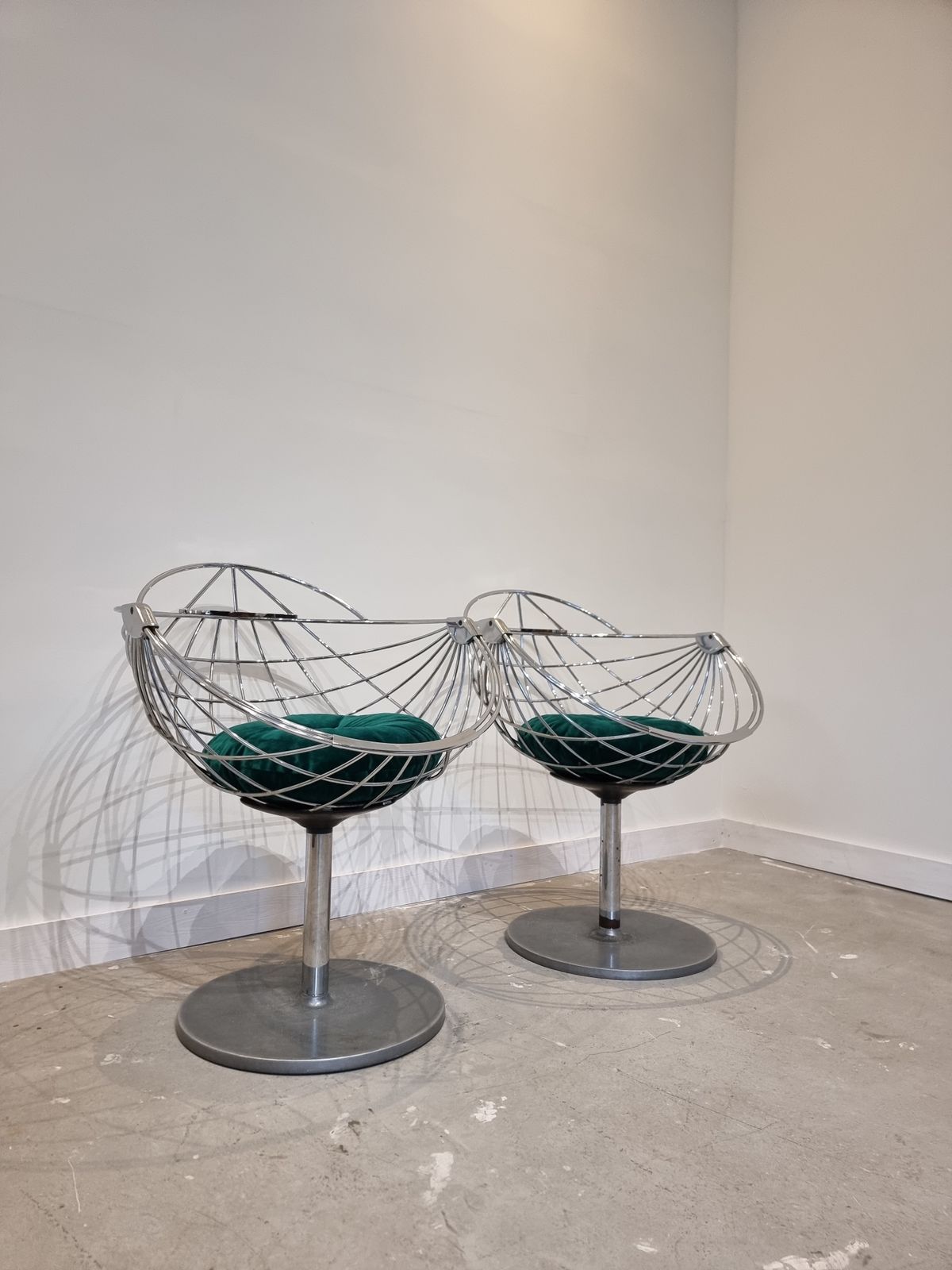 Set Of Two Atomic Ball Chairs By Rudi Verelst photo vinterior