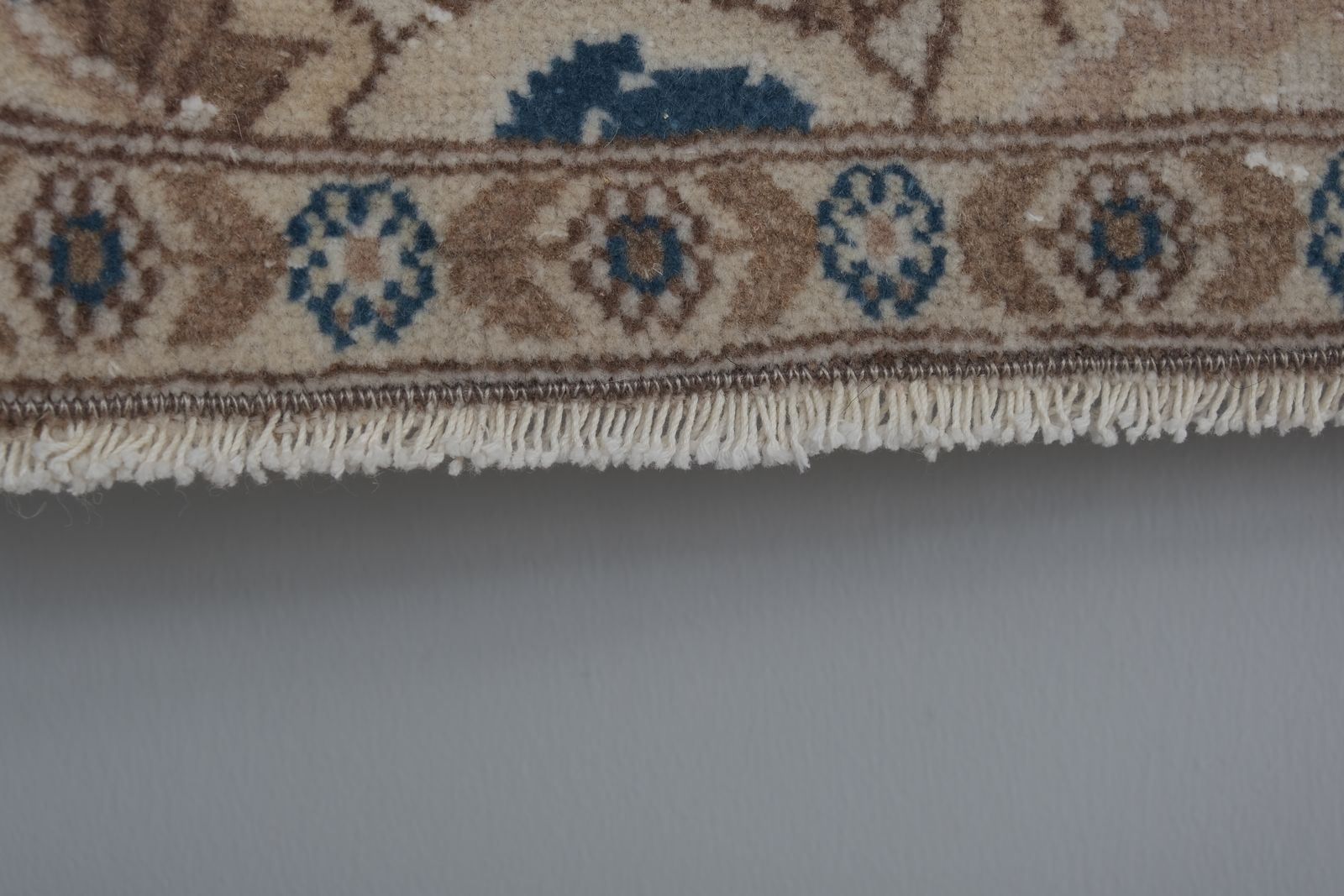 photo furniture Vintage Botanical Animal Handmade Wool Rug 3'4'' X 5'11''