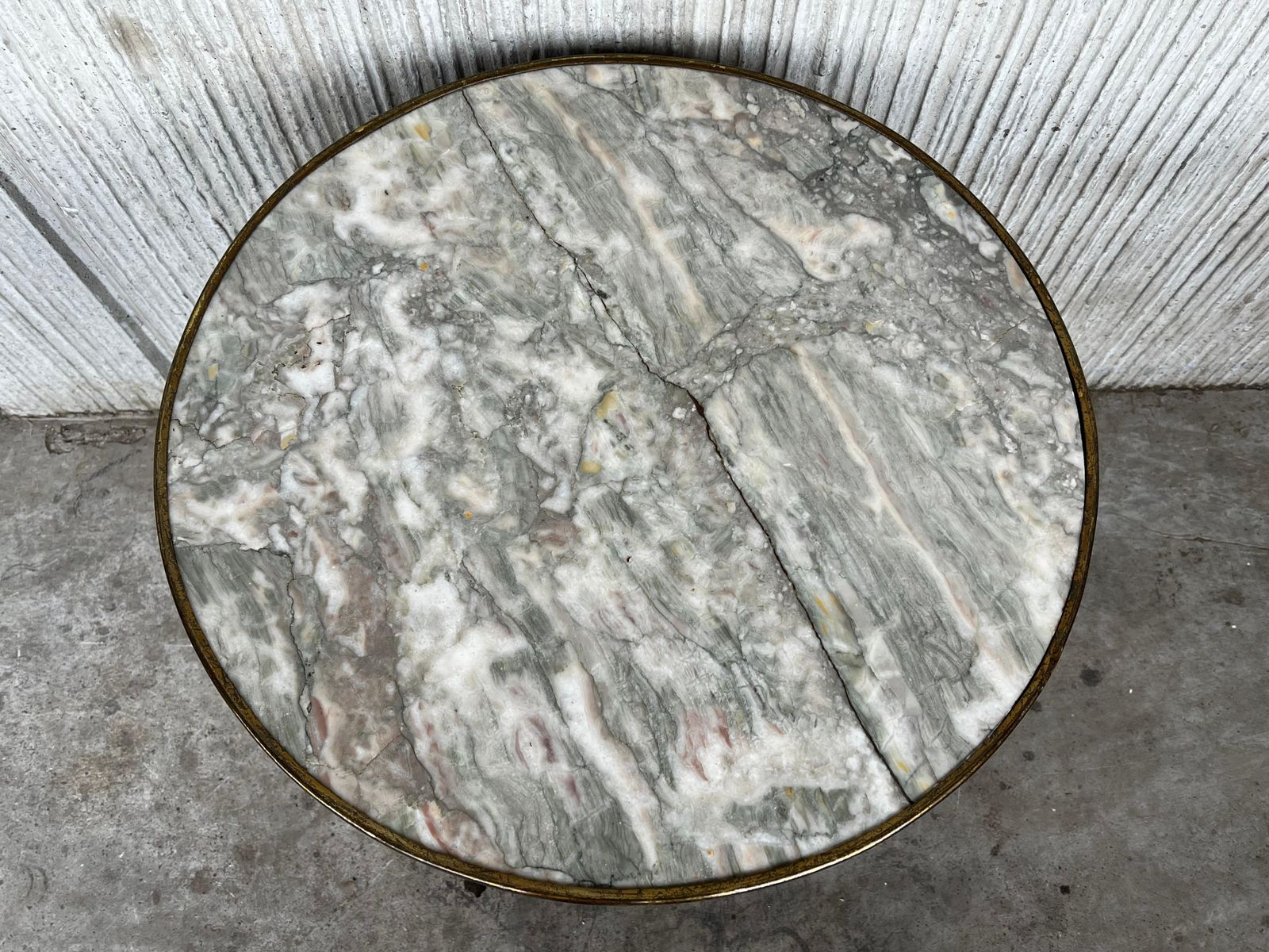 Table d'appoint française de style Louis XVI en bronze, marbre rond et chêne, XXe siècle photo vinterior