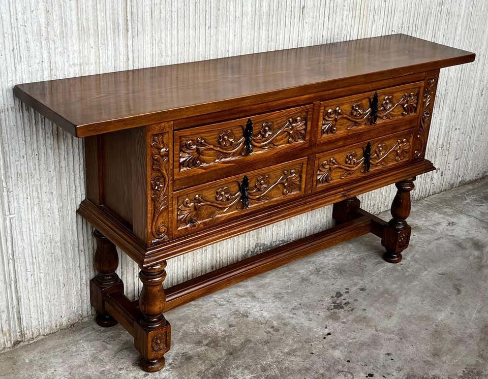 Console espagnole à quatre tiroirs sculptés avec quincaillerie d'époque photo 5830.0