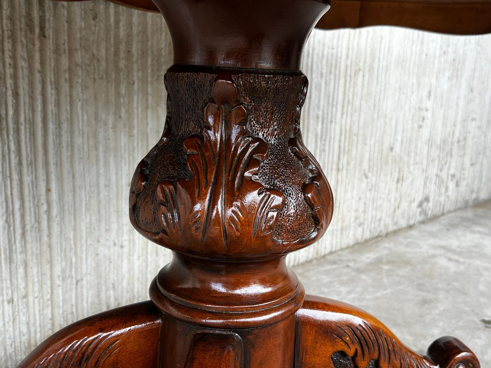 20th Century Spanish Mariano Garcia Carved Pedestal Coffee Table photo vinterior