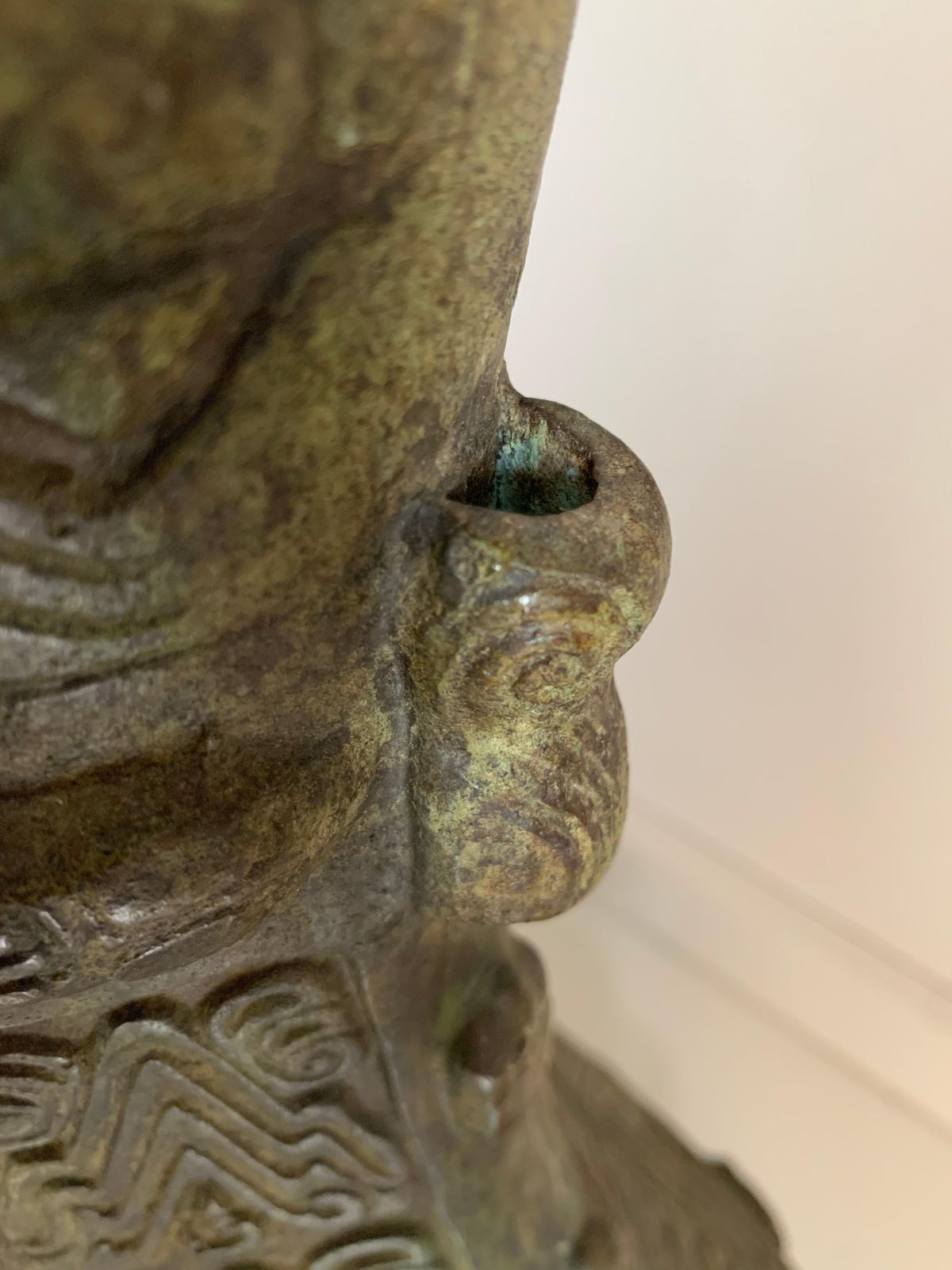 photo furniture Vase en bronze archaïsant chinois, de style Gu de la dynastie Shang, vers 1900