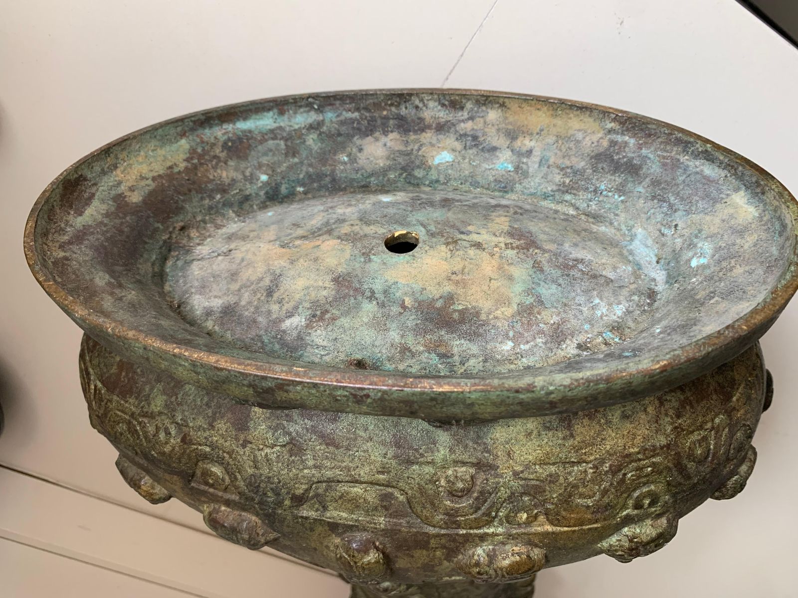 photo vintage Chinese Archaistic Bronze Vase, Circa 1900 Shang Dynasty Style Gu Vessel