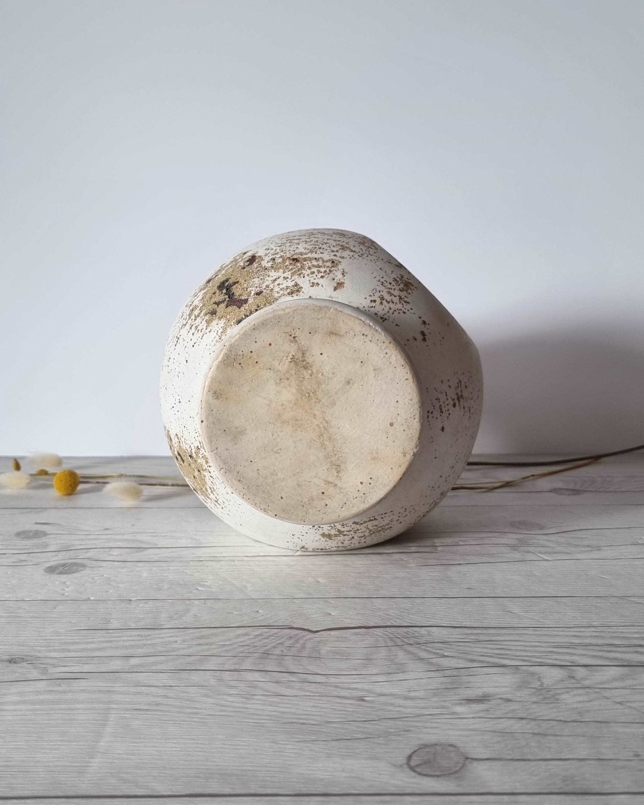 photo vinterior Duif Keramiek Sculptural Globe, Statement Jug Vase In Nutmeg Speckled Stoneware Cream Glaze, 1970s