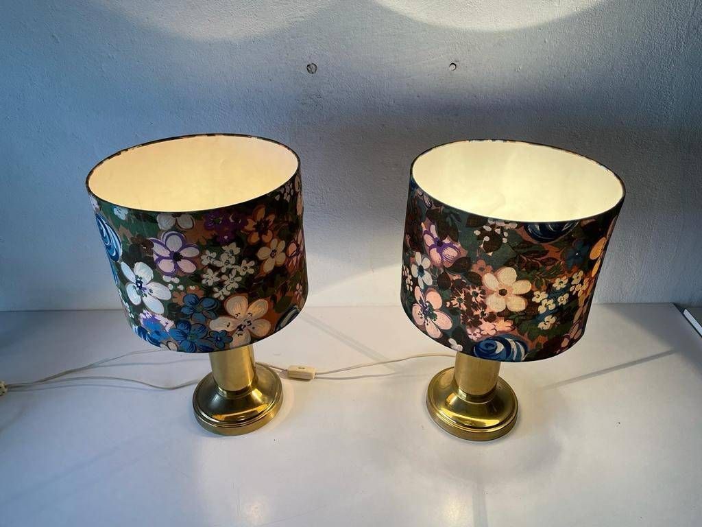 Beautiful Flower Illustrated Fabric Shade & Brass Pair Of Table Lamps, 1980s photo vintage