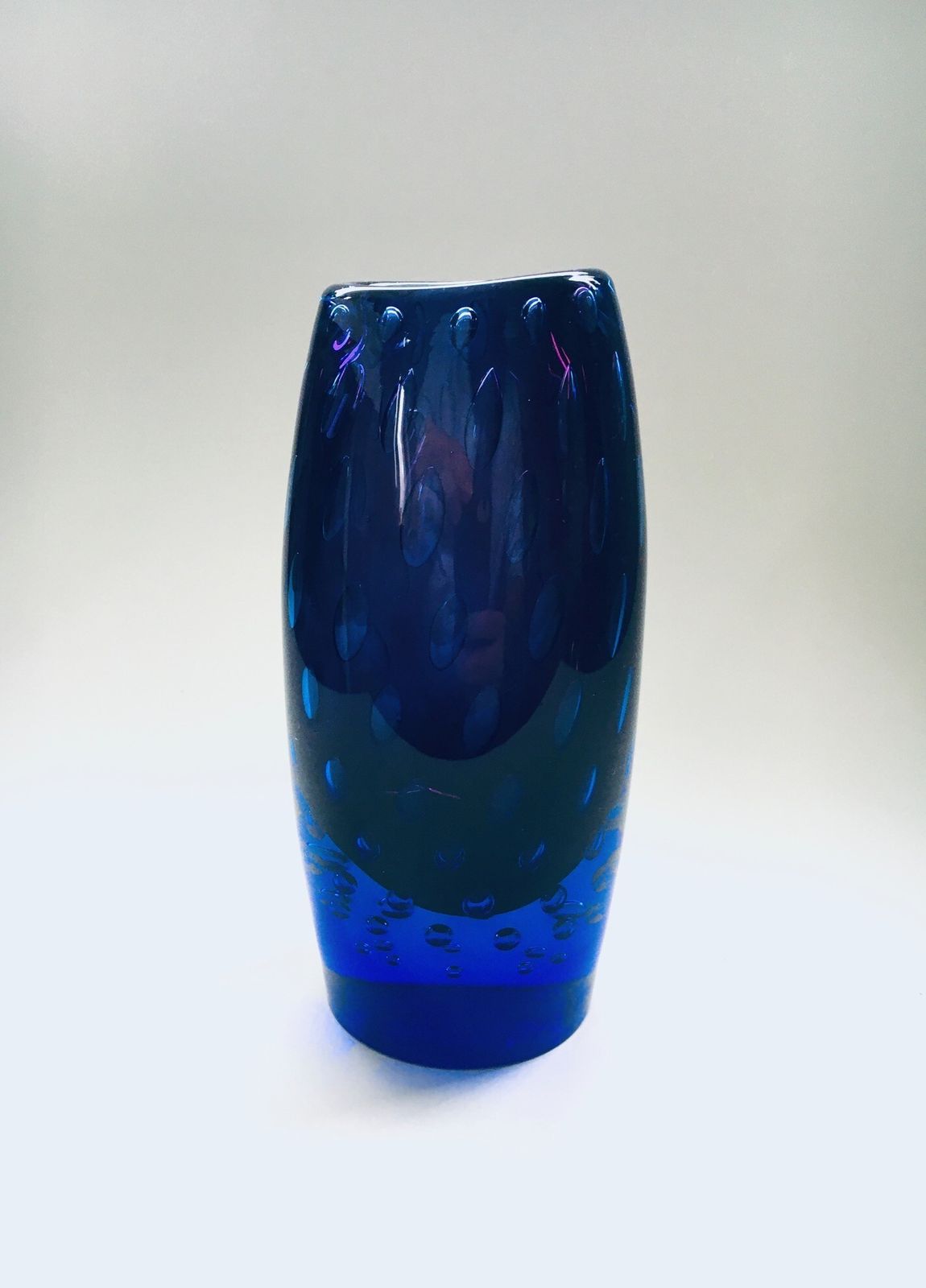 Modern Handblown Art Glass Bullicante Vase In Blue And Purple Colors photo vintage
