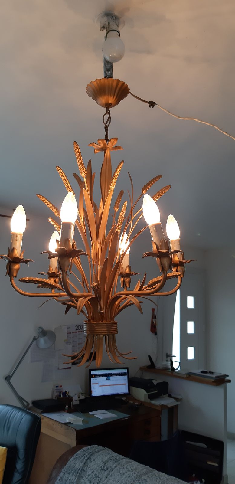 photo furniture Vintage Golden Metal Chandelier With Ears Of Wheat