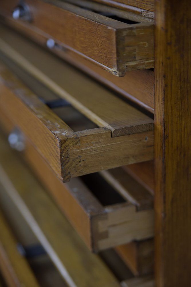 photo vinterior Large Vintage Industrial Oak File Cabinet With Multiple Drawers, 1930s