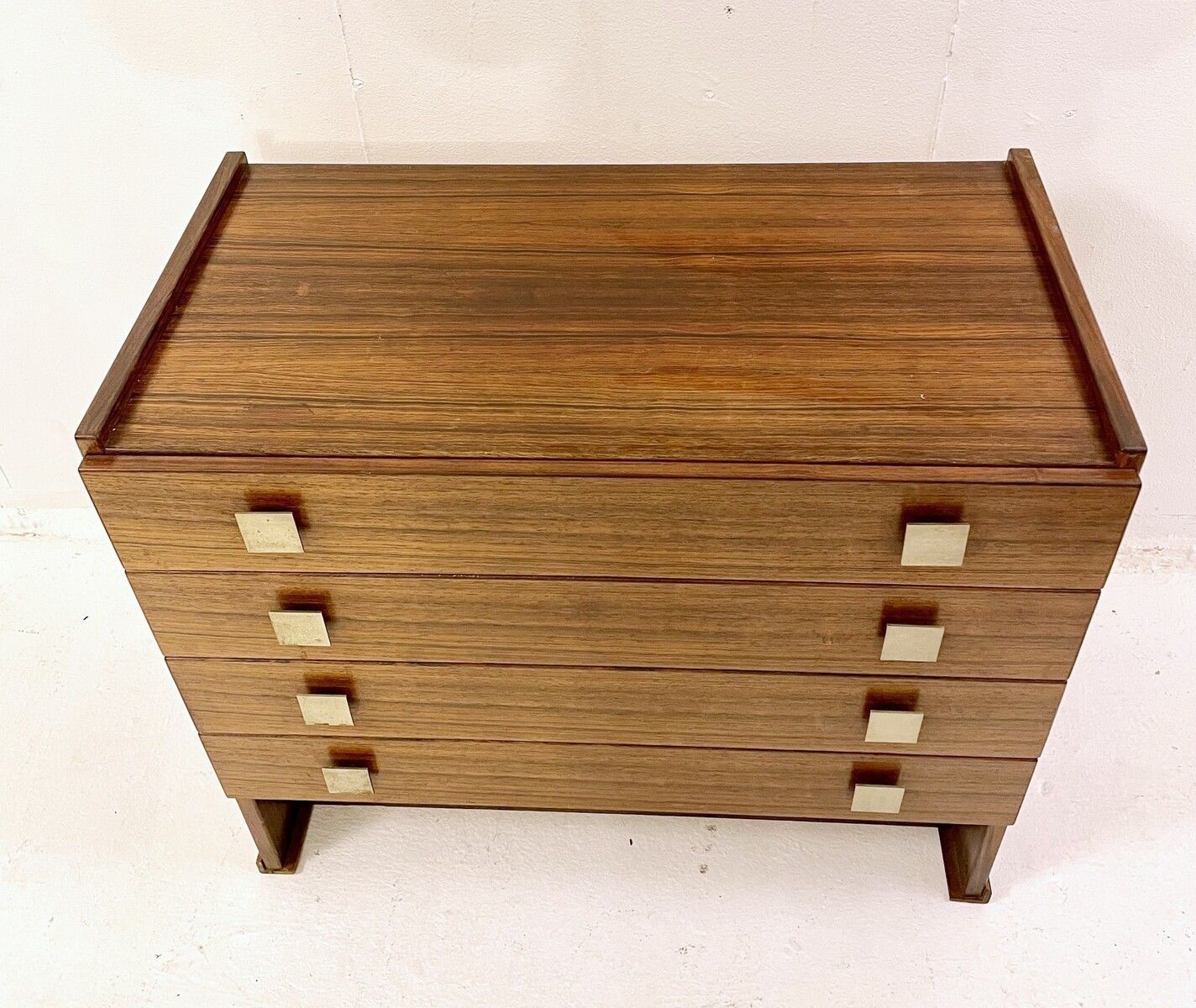 Mid Century Modern Chest Of Drawers photo 650.0