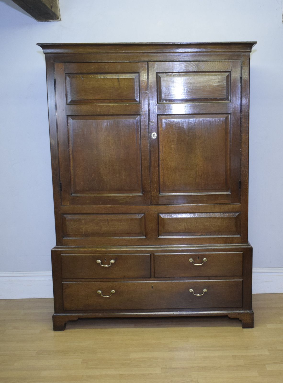photo vintage Georgian Period Livery Oak Cupboard  Press