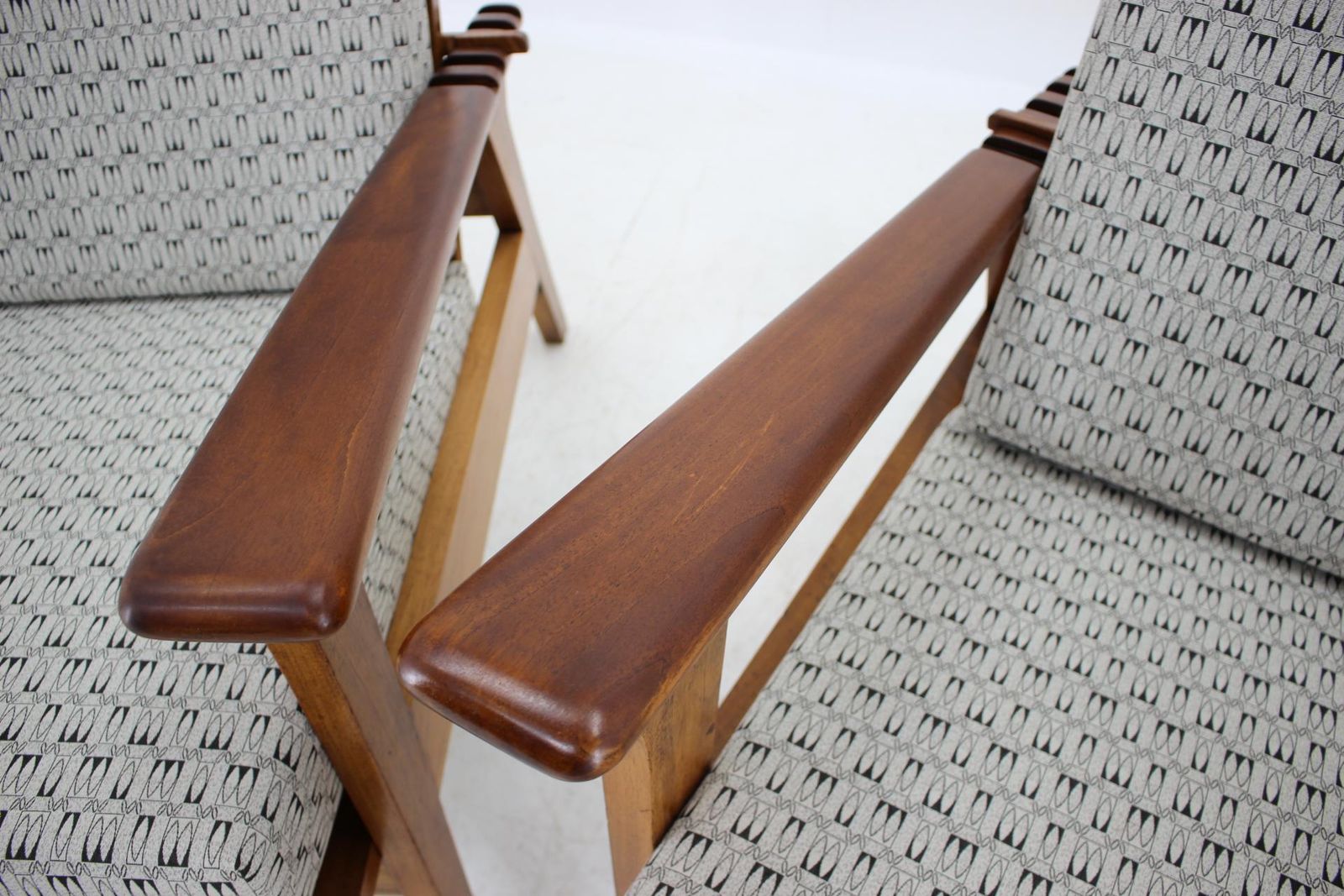 photo vinterior 1930s Pair Of Antonin Heythum Very Rare Armchairs And Stools, Czechoslovakia