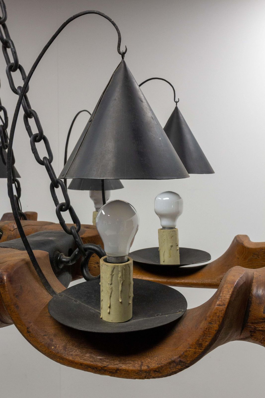 photo furniture Lustre français mid-century à quatre jougs, pièce unique
