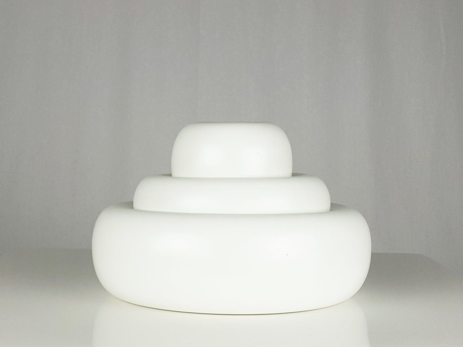 White Ceramic Sculptural Bombolo Centerpiece photo 987.0