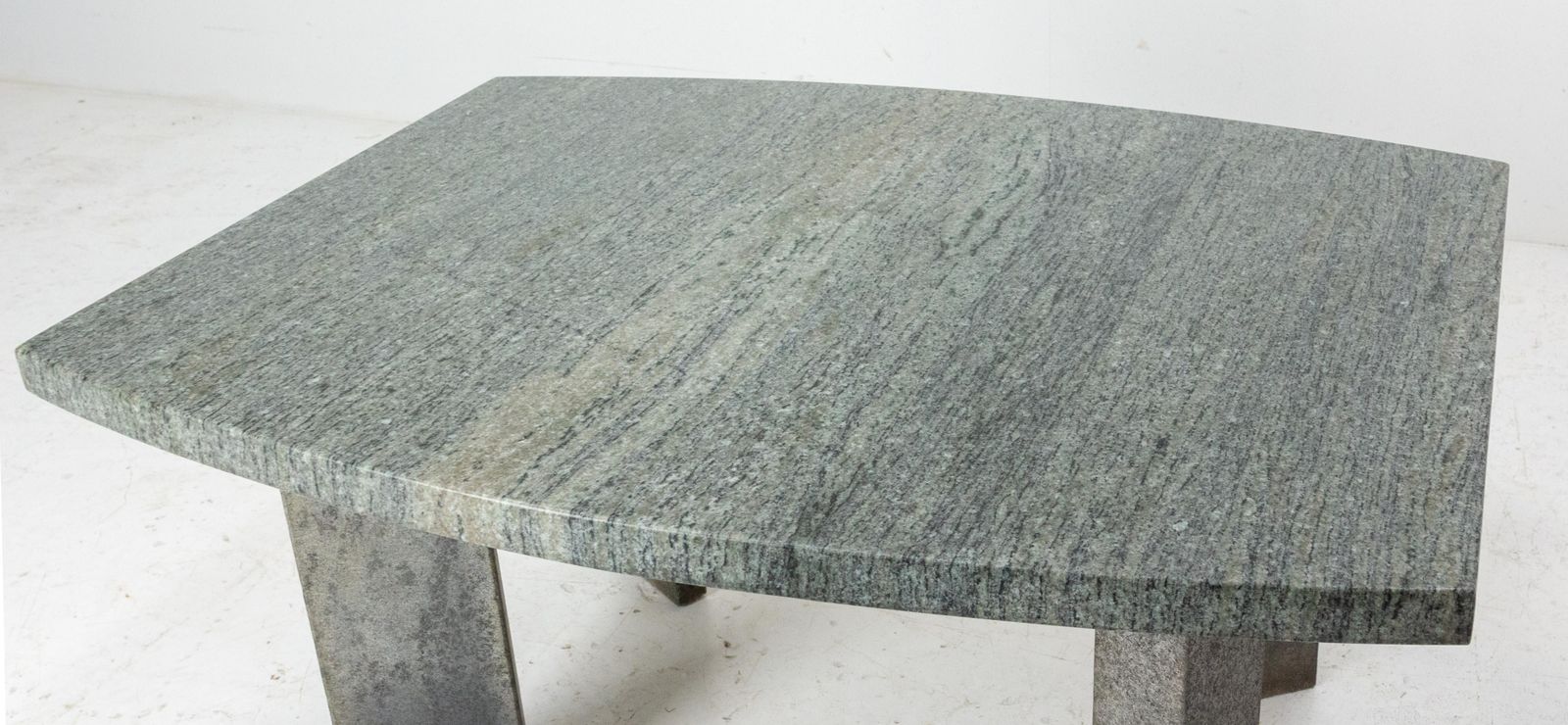 Table basse mid-century modern en granit, vers 1970 photo 1008.1