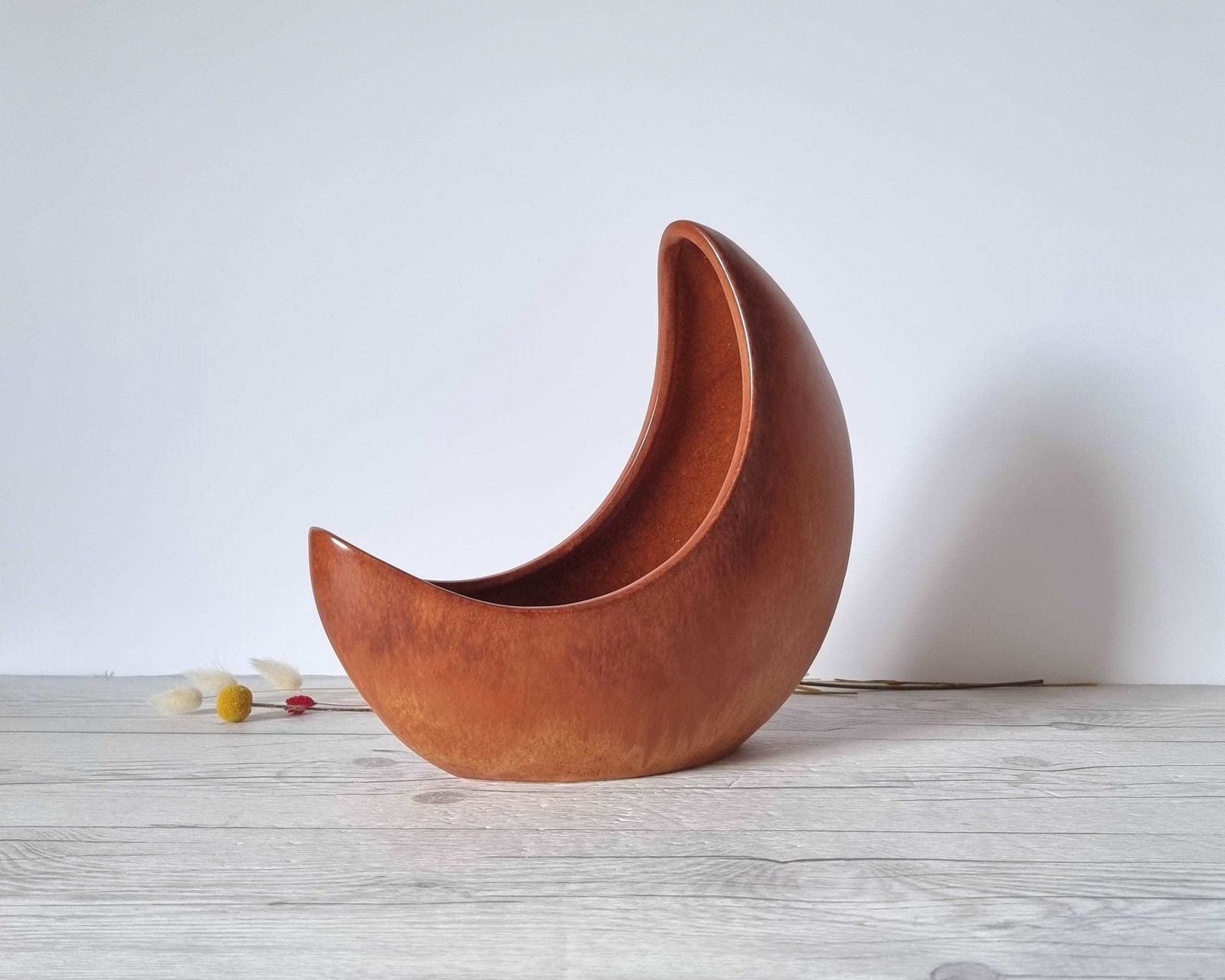 photo furniture Bertoncello, Mottled Tobacco Tan Glaze, Modernist Crescent Moon Sculptural Planter Vase, 60s 80s