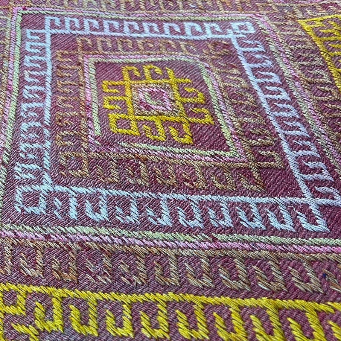photo furniture Traditional Turkish Mini Kilim Rug ,Vintage Anatolian Turkish Kelim 96 X 47 Cm