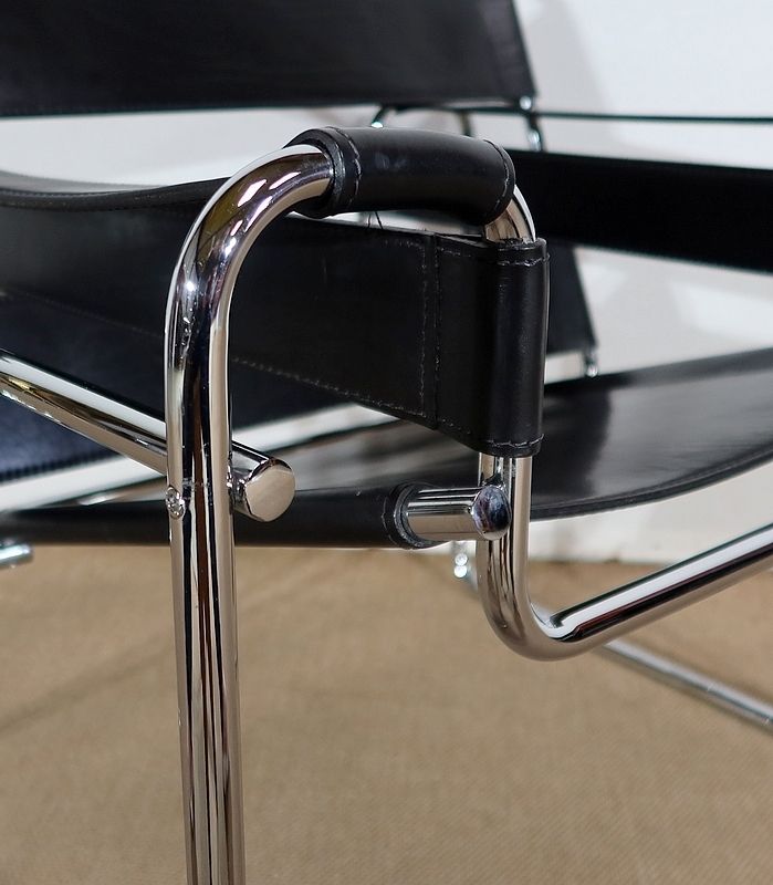 photo vinterior Pair Of Important Wassily B3 Armchairs By M. Breuer, Early 20th Century