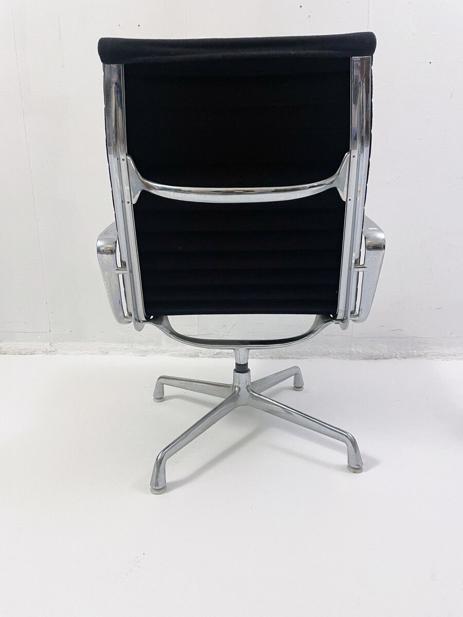 Eames Desk Chair "Ea 117" By Herman Miller photo vinterior