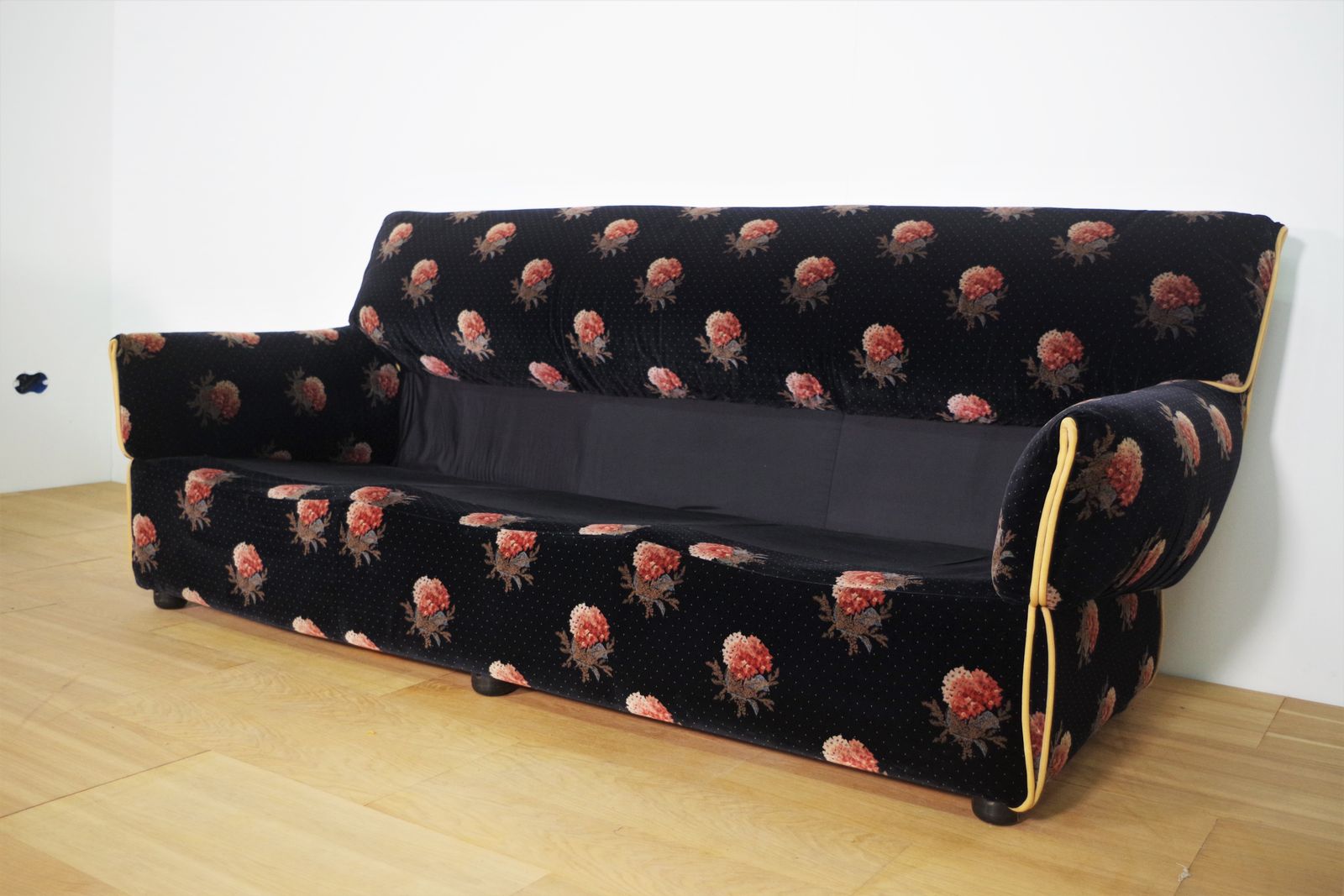 6020.0 Chenille Flower Sofa, 70s, 1970s photo