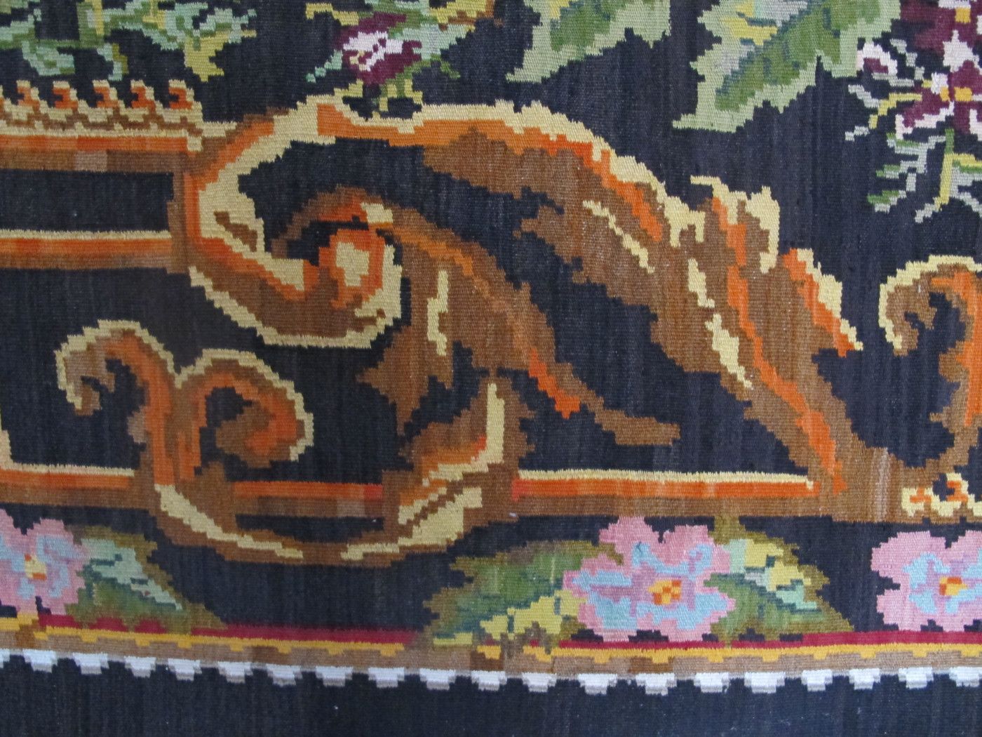 Vintage Moldovan Floral Kilim, 1920s, 1.84m X 3.04m (6' X 10') photo vinterior