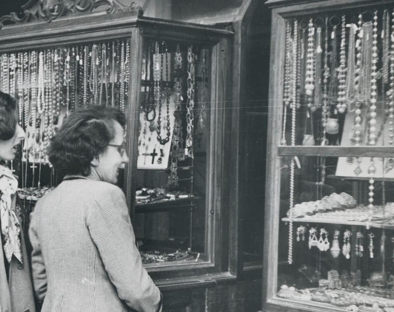 Woman, Street Photography, 1950s photo furniture