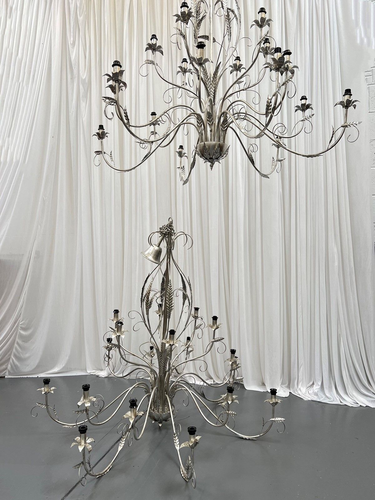 Set Of 4 Italian Silver Gilt Chandeliers photo vinterior