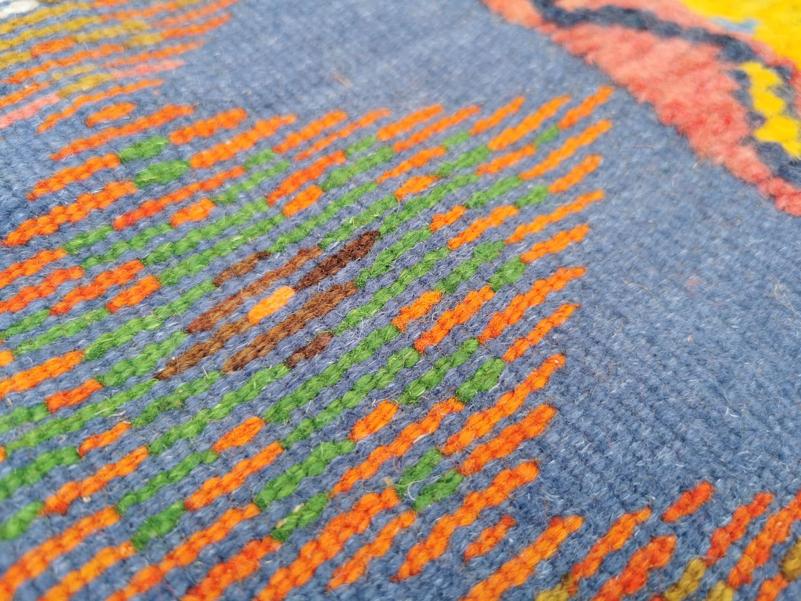 Vibrant Handmade Moroccan Berber Rug. Medium Size photo vinterior