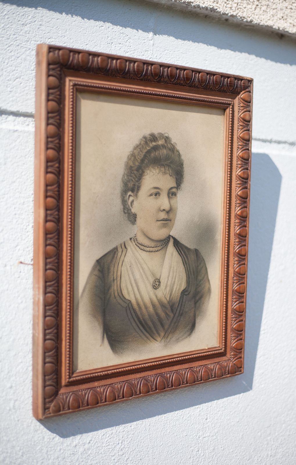 Vintage Portrait Old Wooden Frame photo 117.0