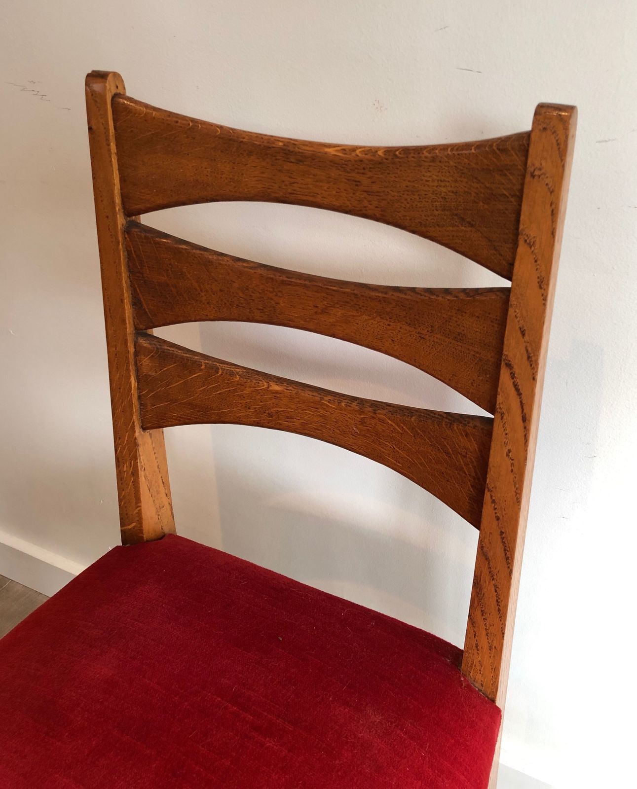 photo furniture Suite Of 6 Oak Chairs And Red Velvet Seats